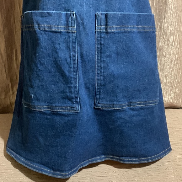 Denim Jean Apron with Pockets Tie Back and at the Neck - Picture 2 of 14